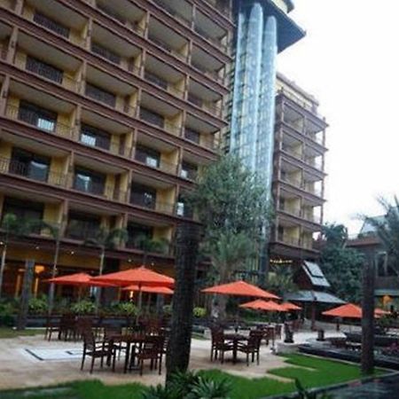 Hotel Ramada Plaza Xishuangbanna Exterior foto