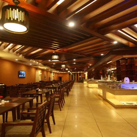 Hotel Ramada Plaza Xishuangbanna Exterior foto