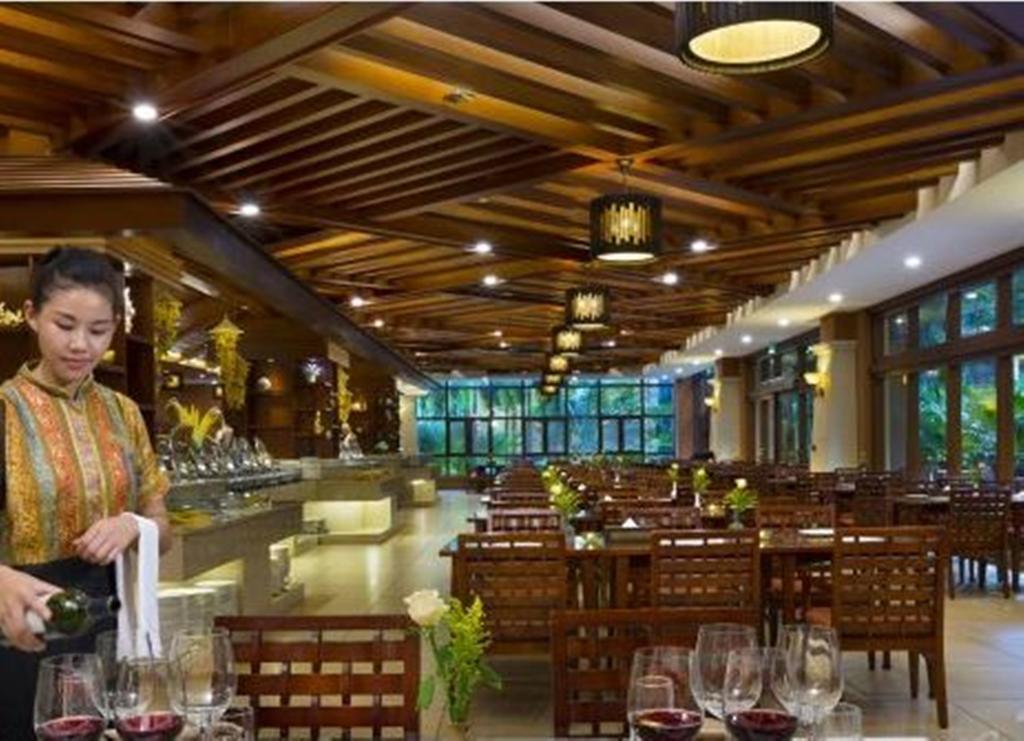 Hotel Ramada Plaza Xishuangbanna Exterior foto