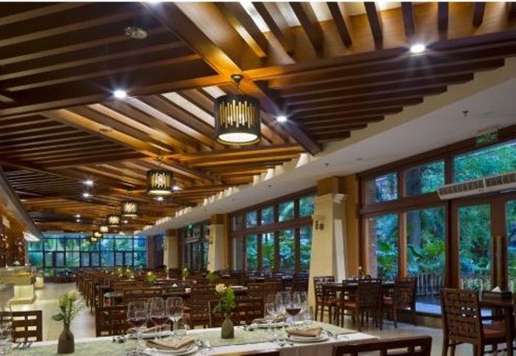 Hotel Ramada Plaza Xishuangbanna Exterior foto