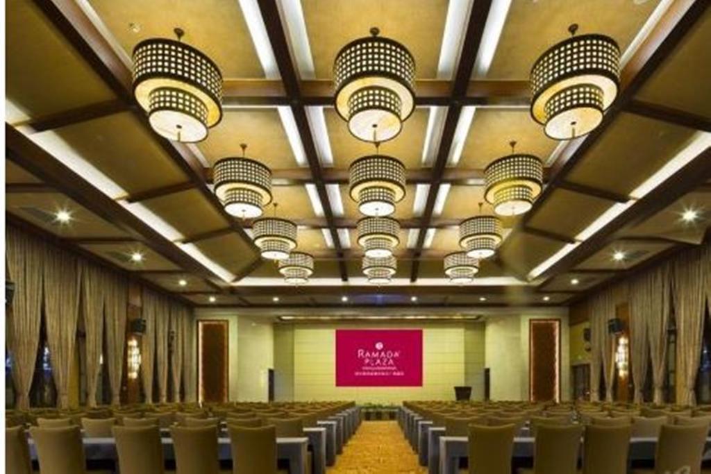 Hotel Ramada Plaza Xishuangbanna Exterior foto