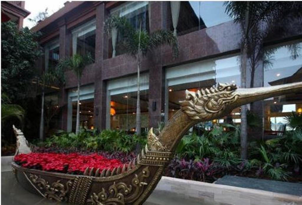 Hotel Ramada Plaza Xishuangbanna Exterior foto