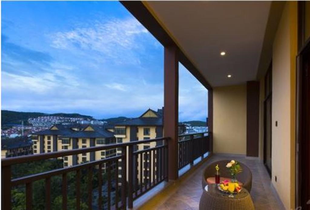 Hotel Ramada Plaza Xishuangbanna Exterior foto