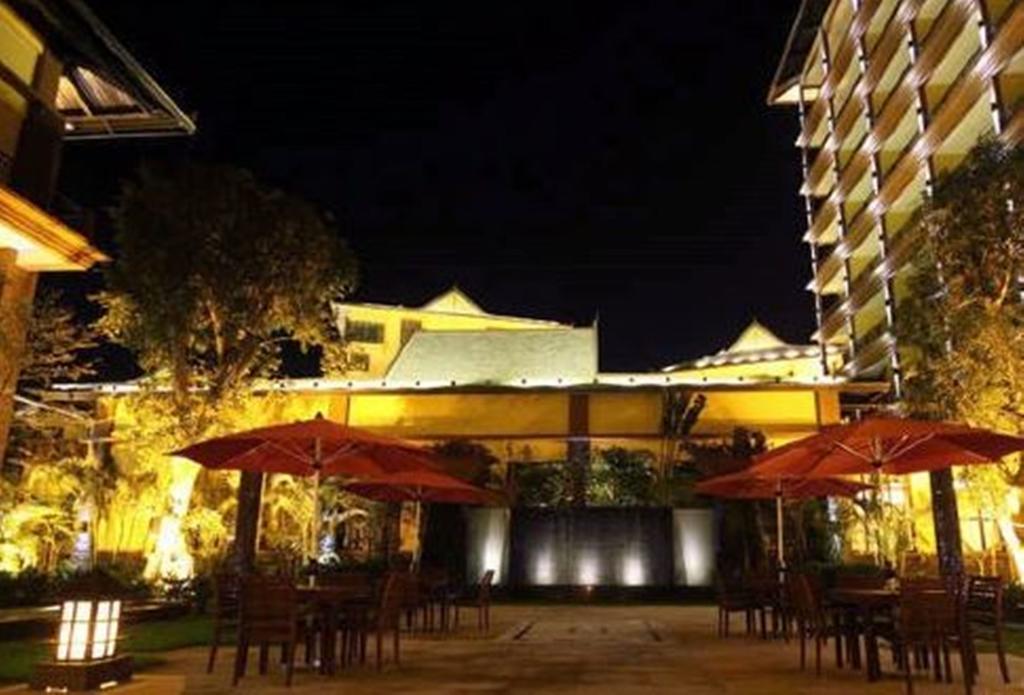 Hotel Ramada Plaza Xishuangbanna Exterior foto