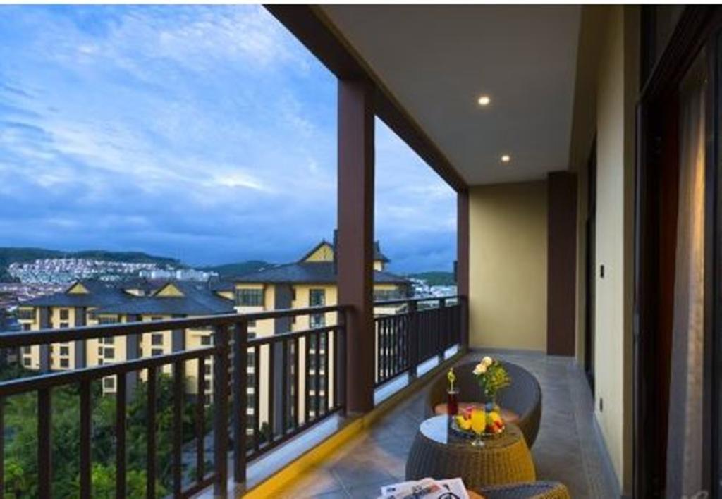 Hotel Ramada Plaza Xishuangbanna Exterior foto