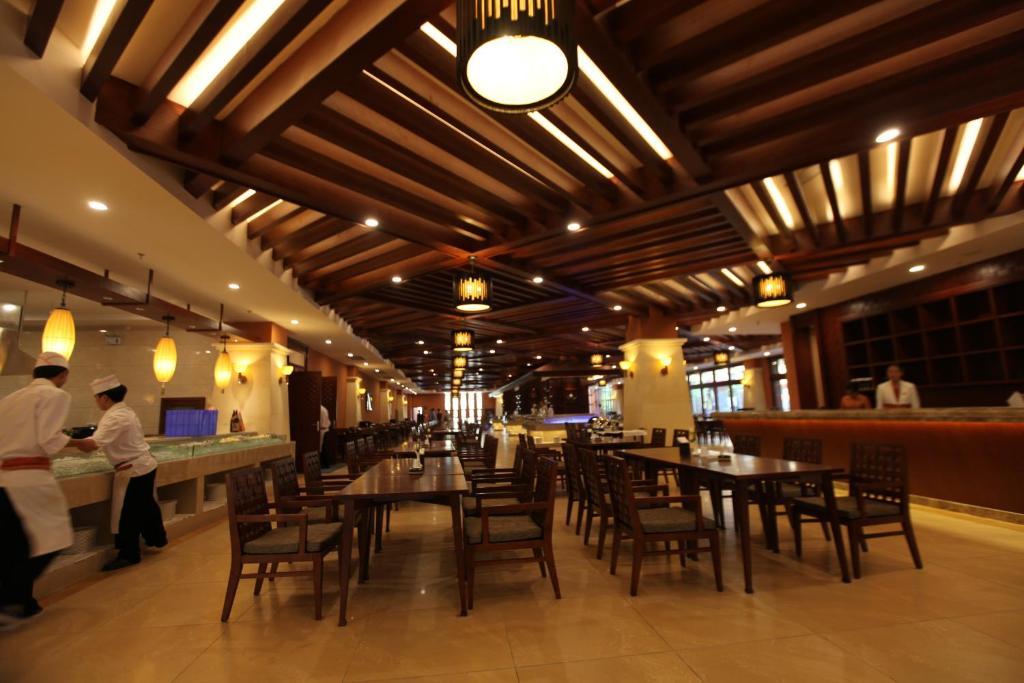 Hotel Ramada Plaza Xishuangbanna Exterior foto