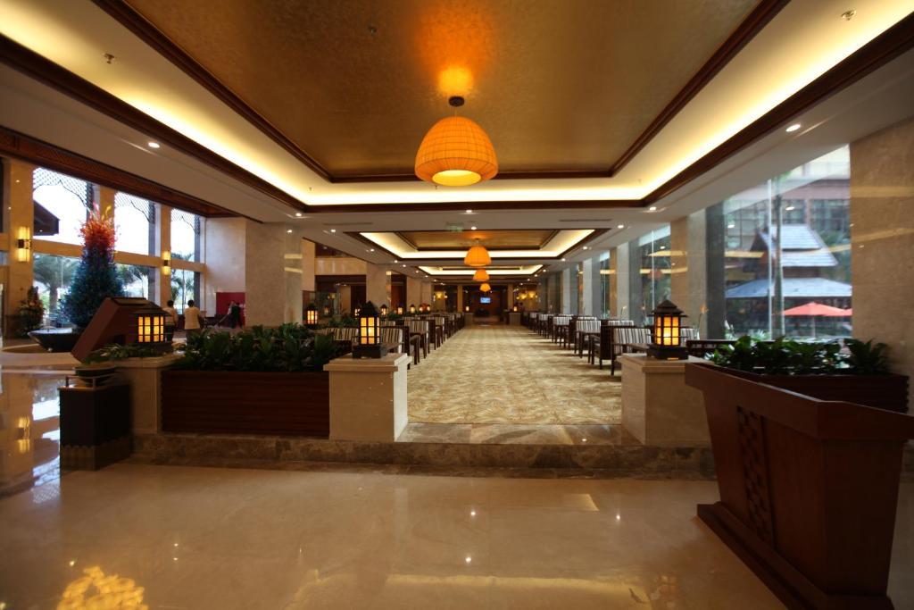 Hotel Ramada Plaza Xishuangbanna Exterior foto