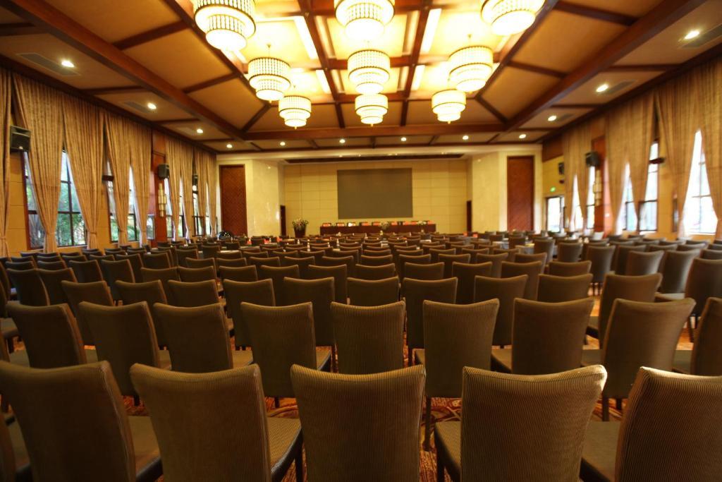 Hotel Ramada Plaza Xishuangbanna Exterior foto