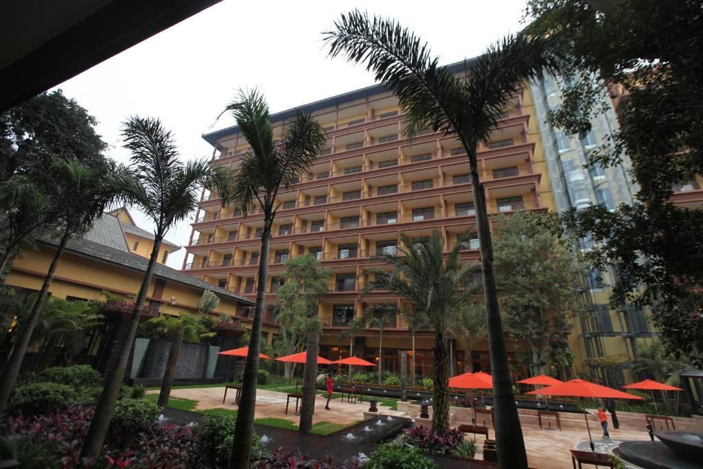 Hotel Ramada Plaza Xishuangbanna Exterior foto