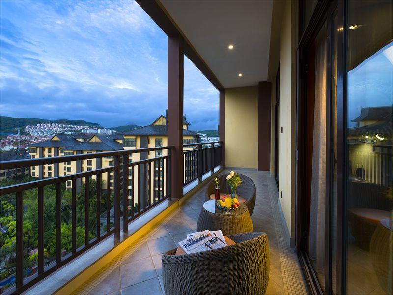 Hotel Ramada Plaza Xishuangbanna Exterior foto