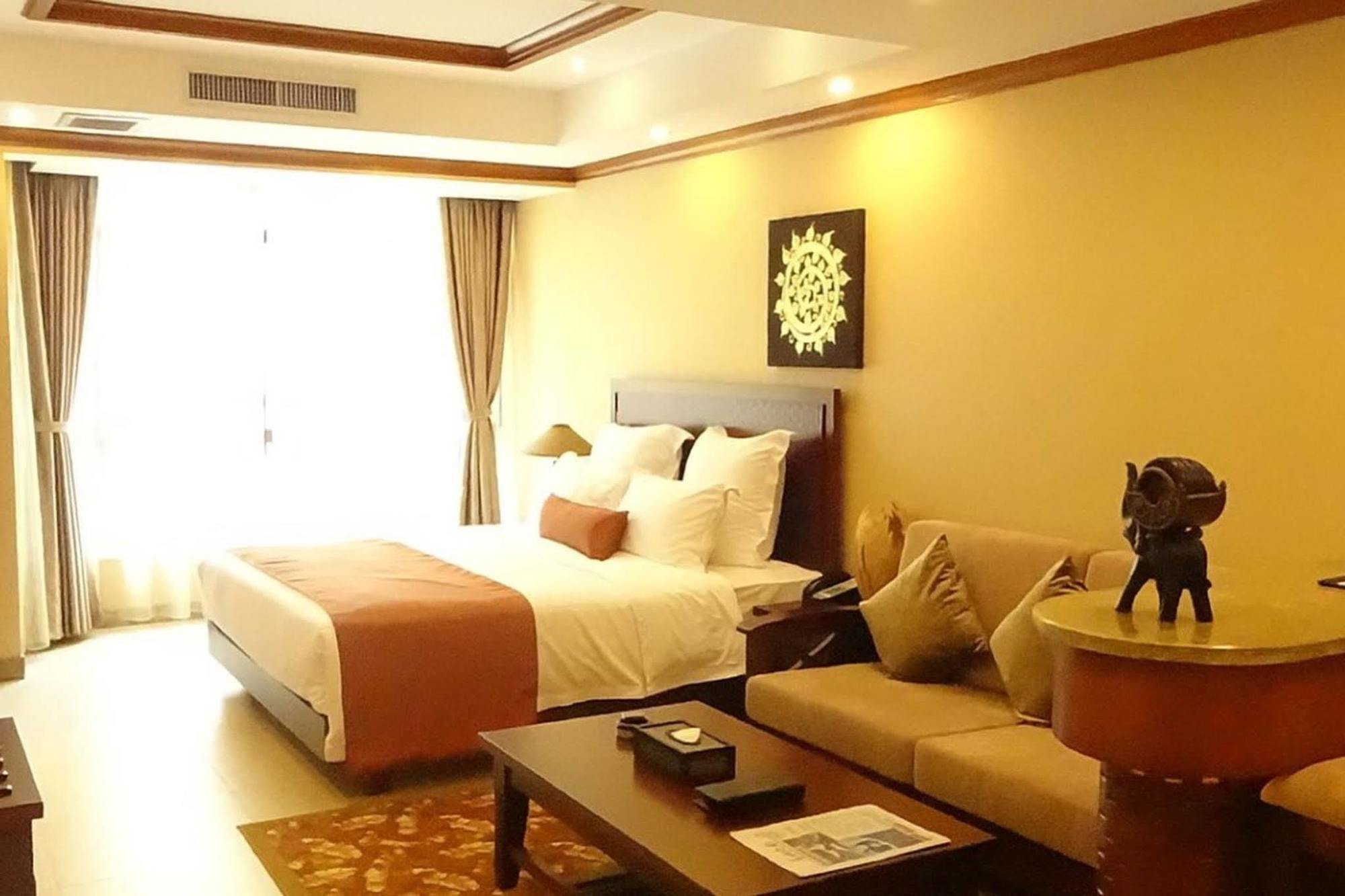 Hotel Ramada Plaza Xishuangbanna Exterior foto