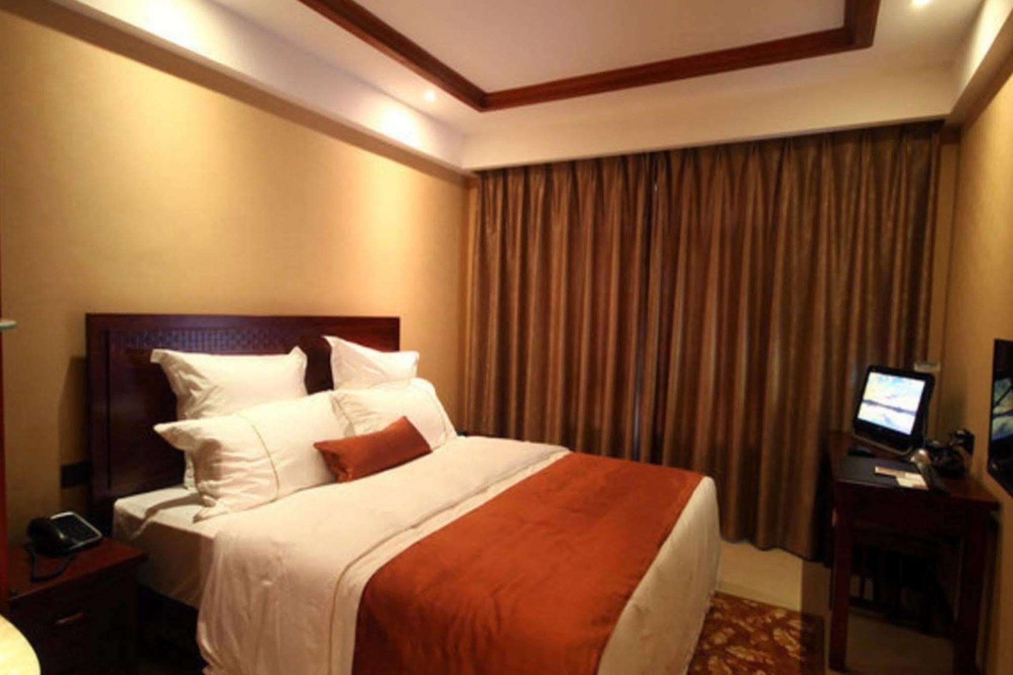 Hotel Ramada Plaza Xishuangbanna Exterior foto